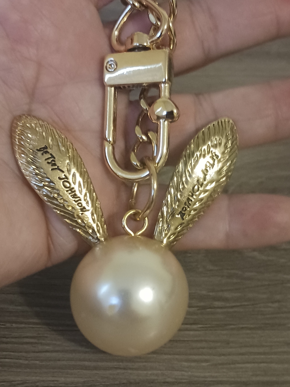 Betsey Johnson Gold Bunny Pearl Charm Necklace - Cream Pearl